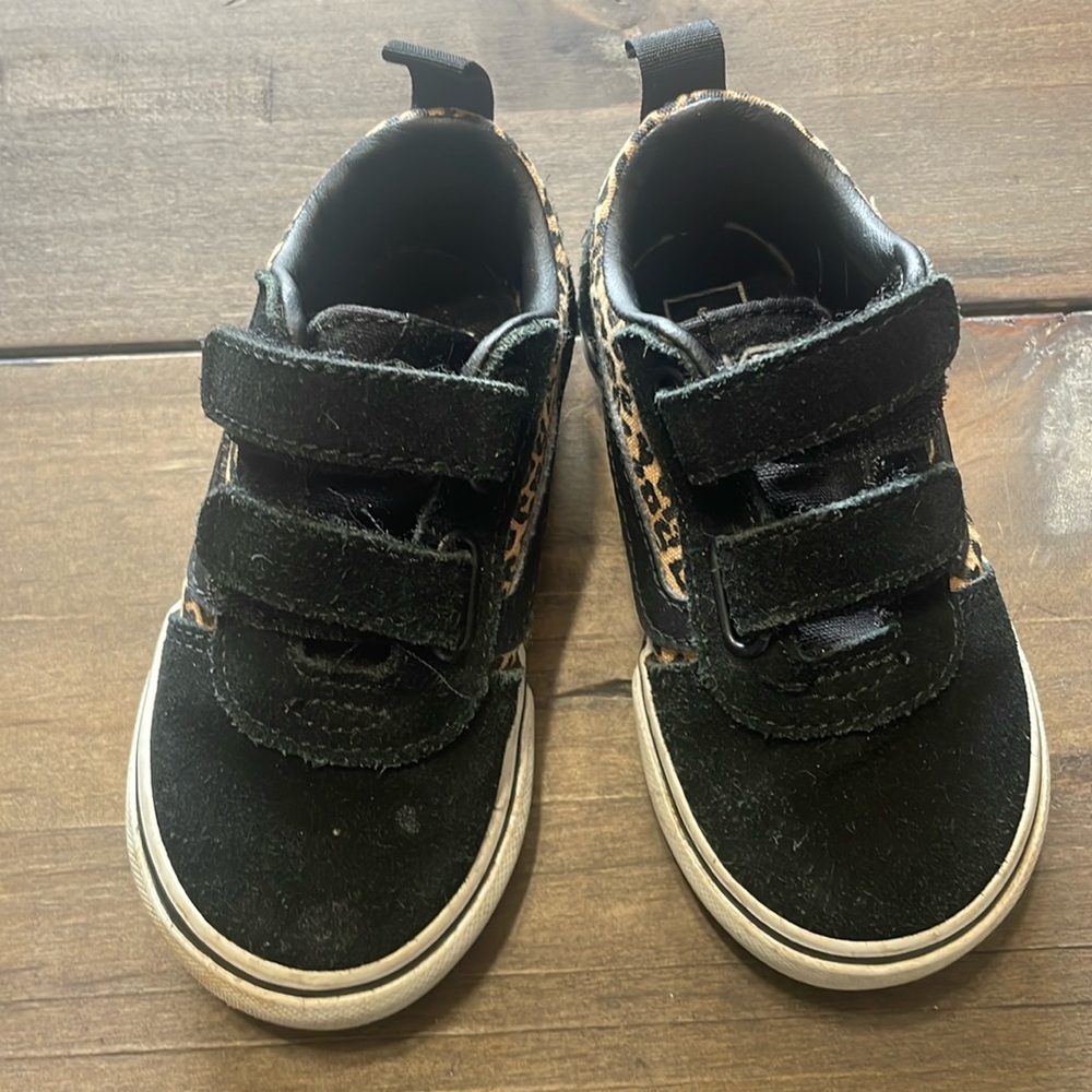Vans leopard shoes
Good used condition
Size 6 toddler